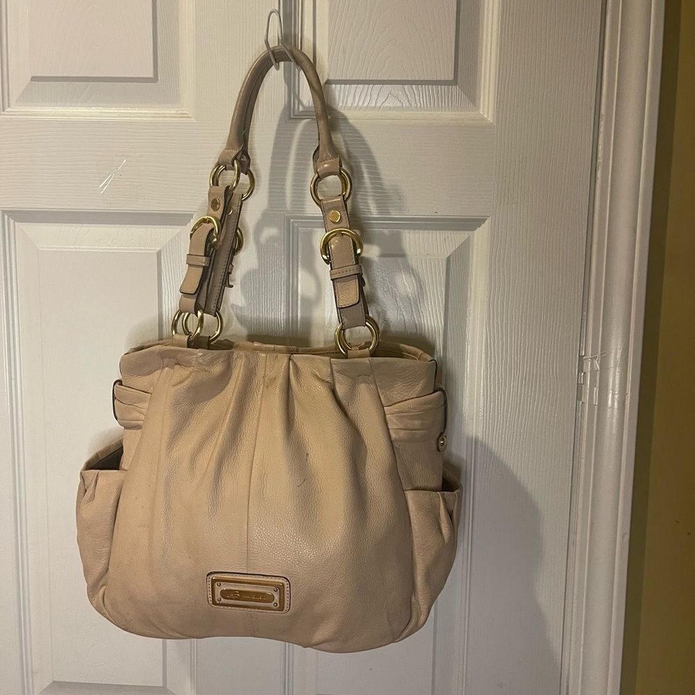 B Makowsky leather Beige large shoulder bag with gold tone hardwares.